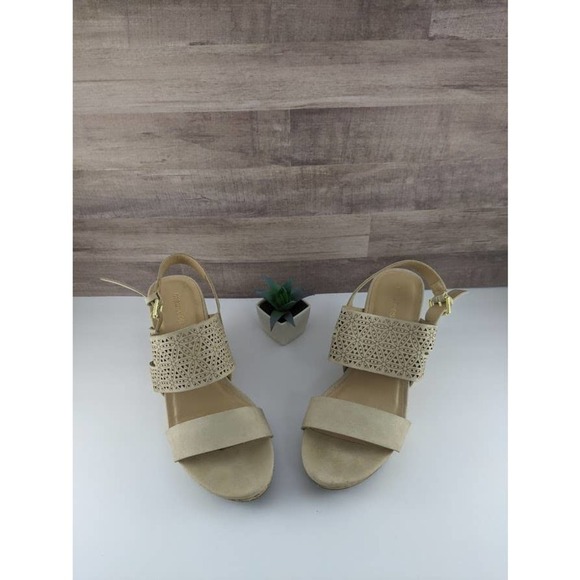 Maurices Tan Wedges - Picture 1 of 10